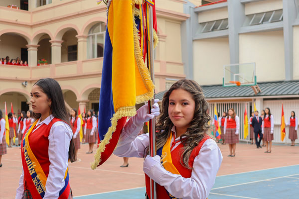 Jóvenes bachilleres en clase
